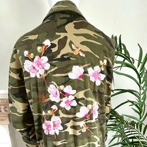 Tempo Paris Camouflage Jacket with Floral Embroidery